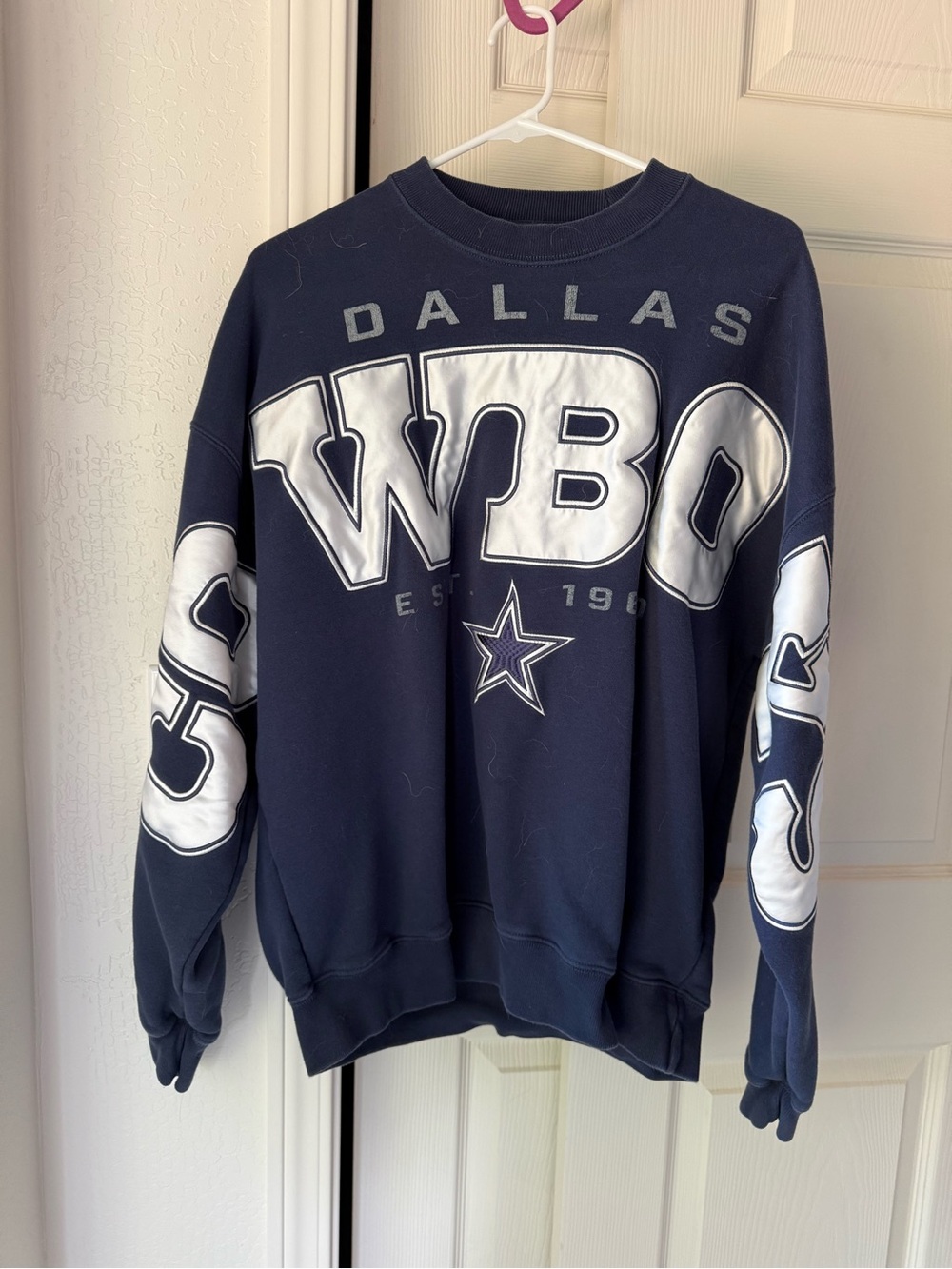 Men’s Abercrombie NFL Dallas Cowboys Navy Crewneck Sweatshirt size Medium